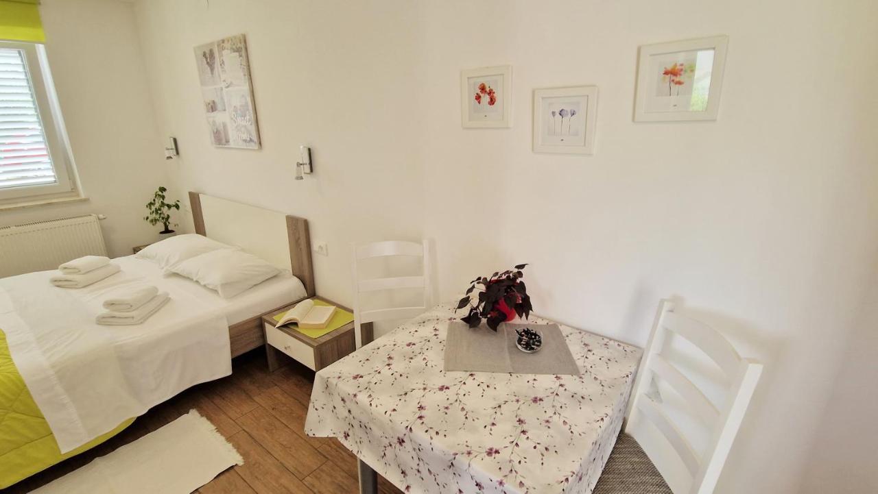 Apartment Pipo Krk Town Eksteriør billede