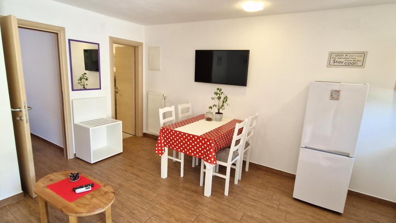 Apartment Pipo Krk Town Eksteriør billede