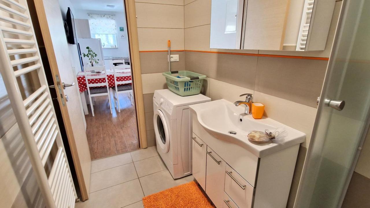 Apartment Pipo Krk Town Eksteriør billede