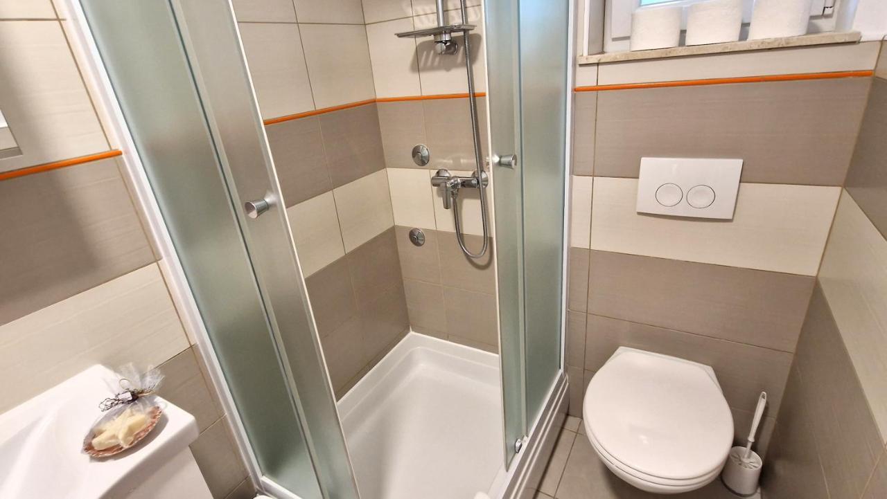 Apartment Pipo Krk Town Eksteriør billede