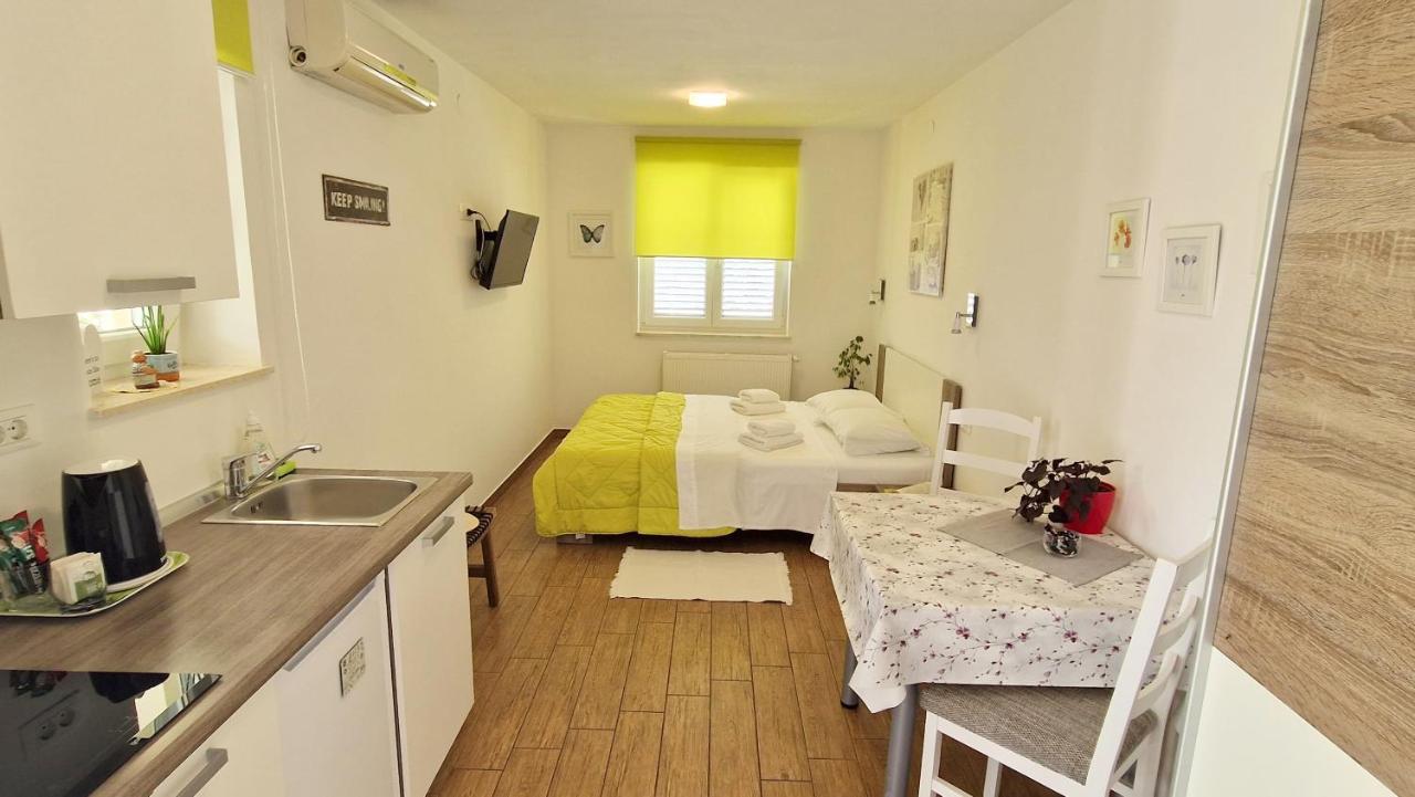 Apartment Pipo Krk Town Eksteriør billede