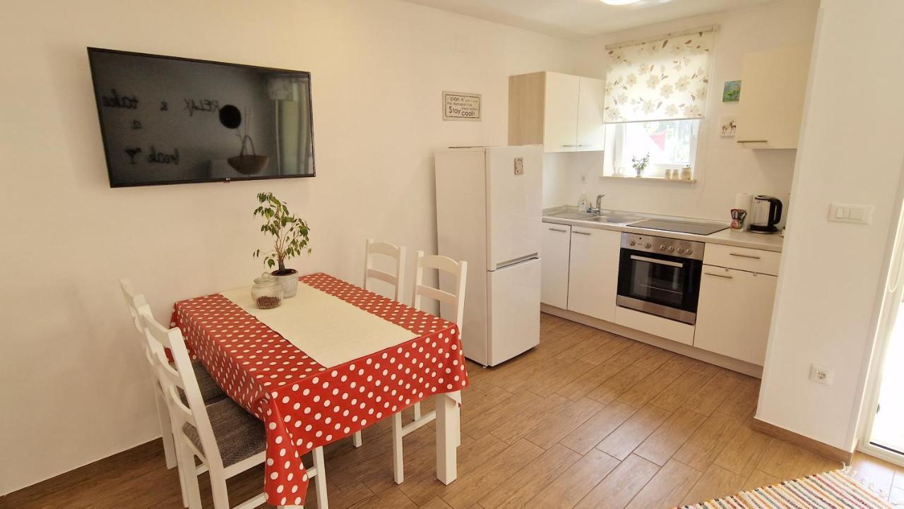 Apartment Pipo Krk Town Eksteriør billede